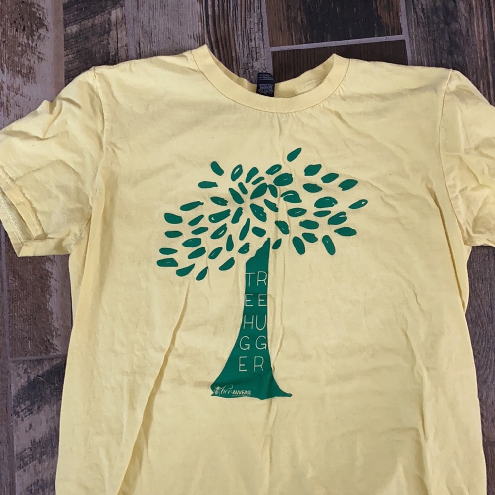 Tree hugger tee
